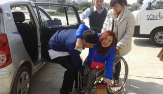 Taxi dành cho người khuyết tật xuất hiện tại Hà Nội